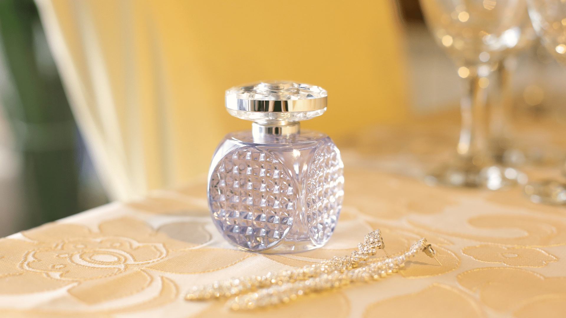 6 Rekomendasi Parfum Floral Yang Wanginya Elegan